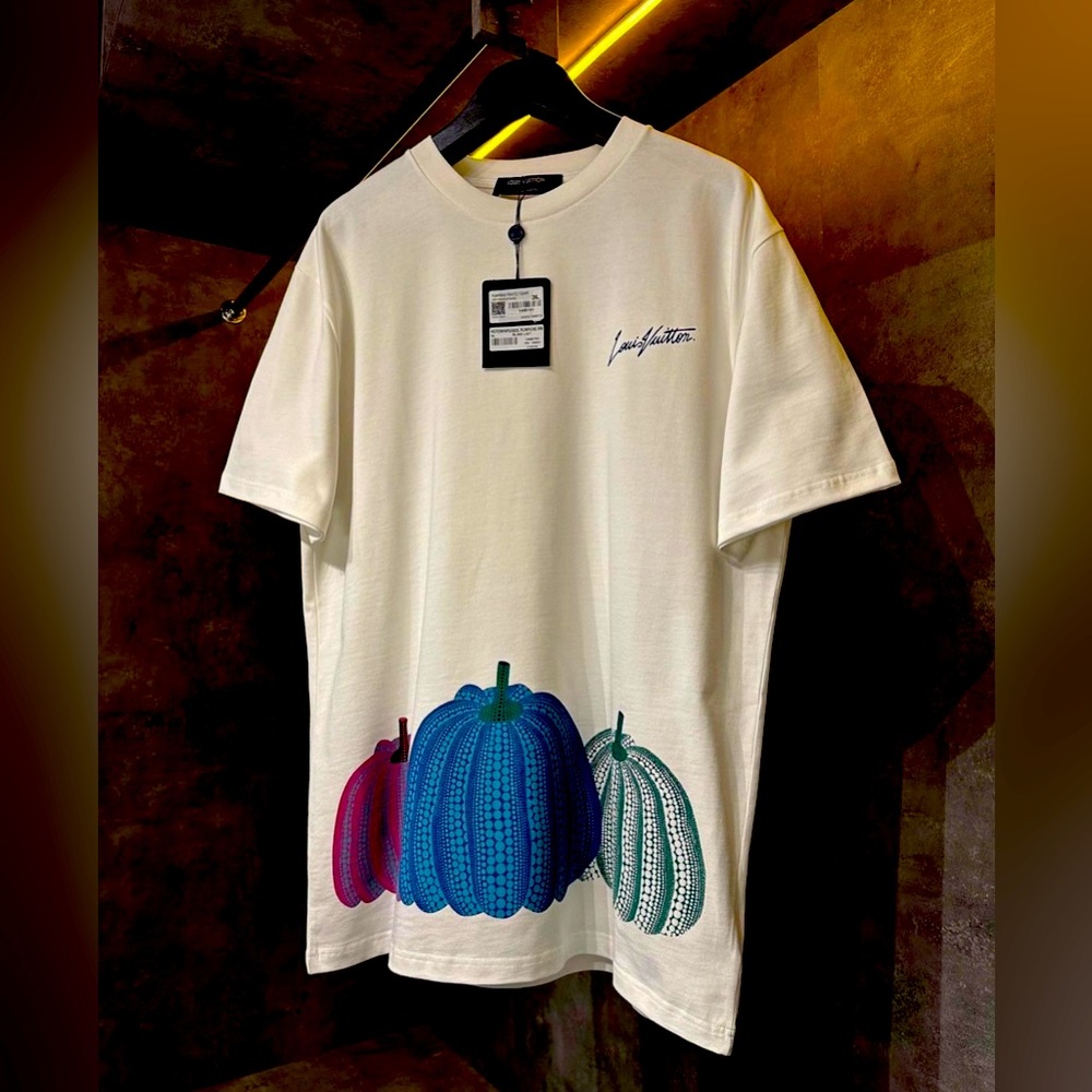 Selling my lv sirt ,never worn still in the bag